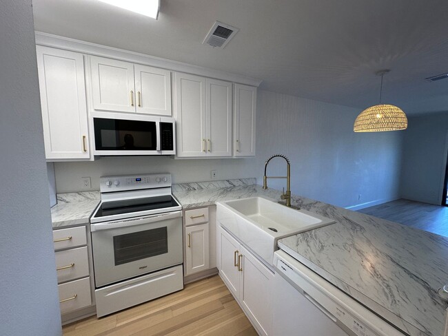 2 bedroom 1 Bath newly renovated 1 mile fr... - 2 bedroom 1 Bath newly renovated 1 mile fr... Casa