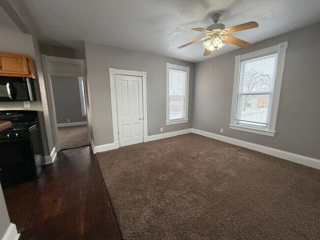 Photo - 203 W Dewald St Unit Apt 3