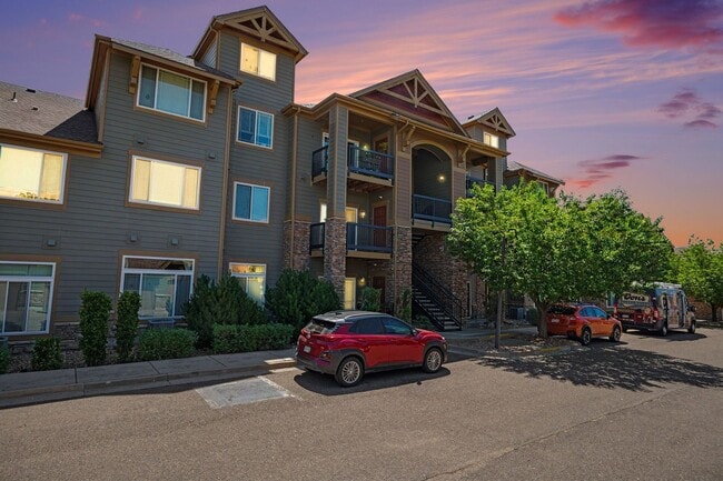 Building Photo - Beautifully Updated 2 Bed / 2 Bath Condo with Garage in Chatfield Bluffs