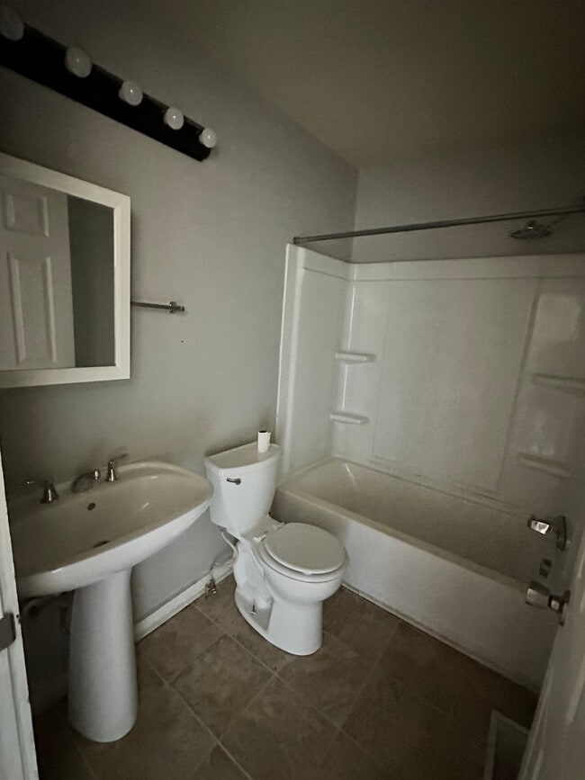 Photo - 1320 1/2 Norton Ave Unit 2