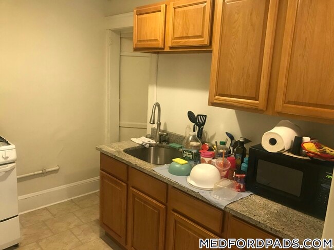 Building Photo - 53 Fellsway W