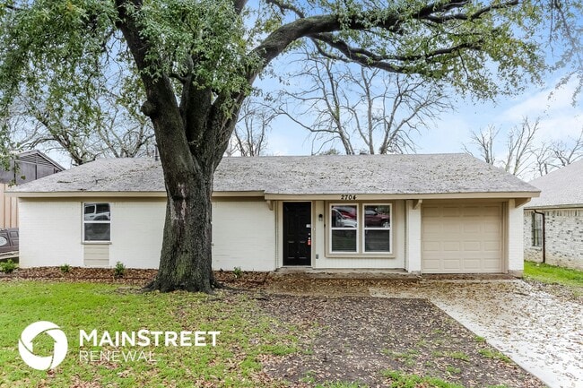 Building Photo - 2704 Hardy Pl