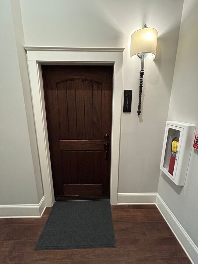 Photo - Beautifully Furnished 1/1 Apartment in Downtown Broad St.- $2,350 Unidad 411