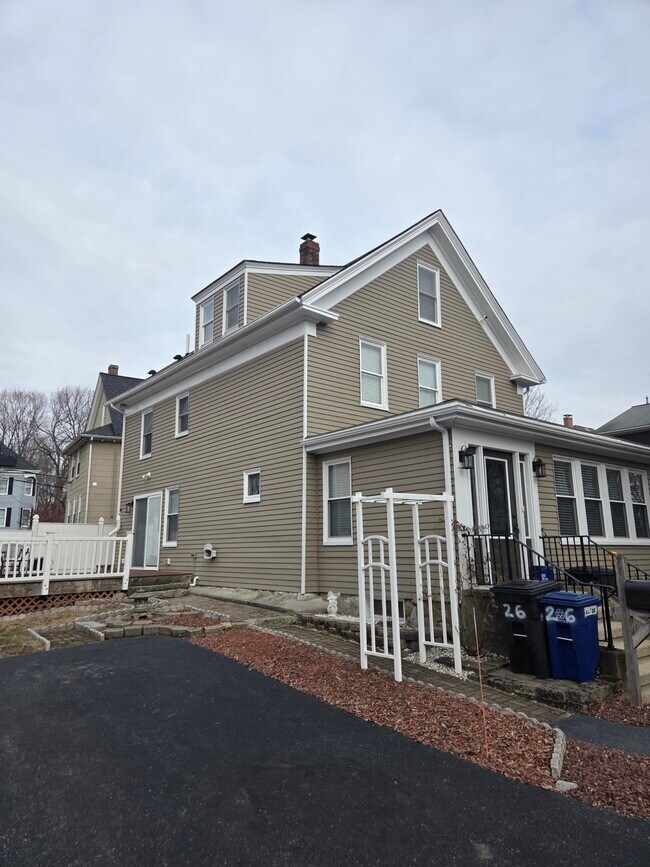 Building Photo - 2-22 Pearl St