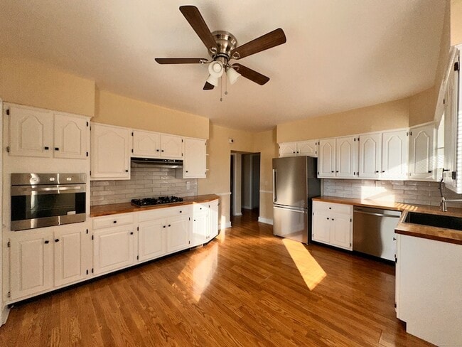 Photo - 34 N Spring St Unit Second Floor