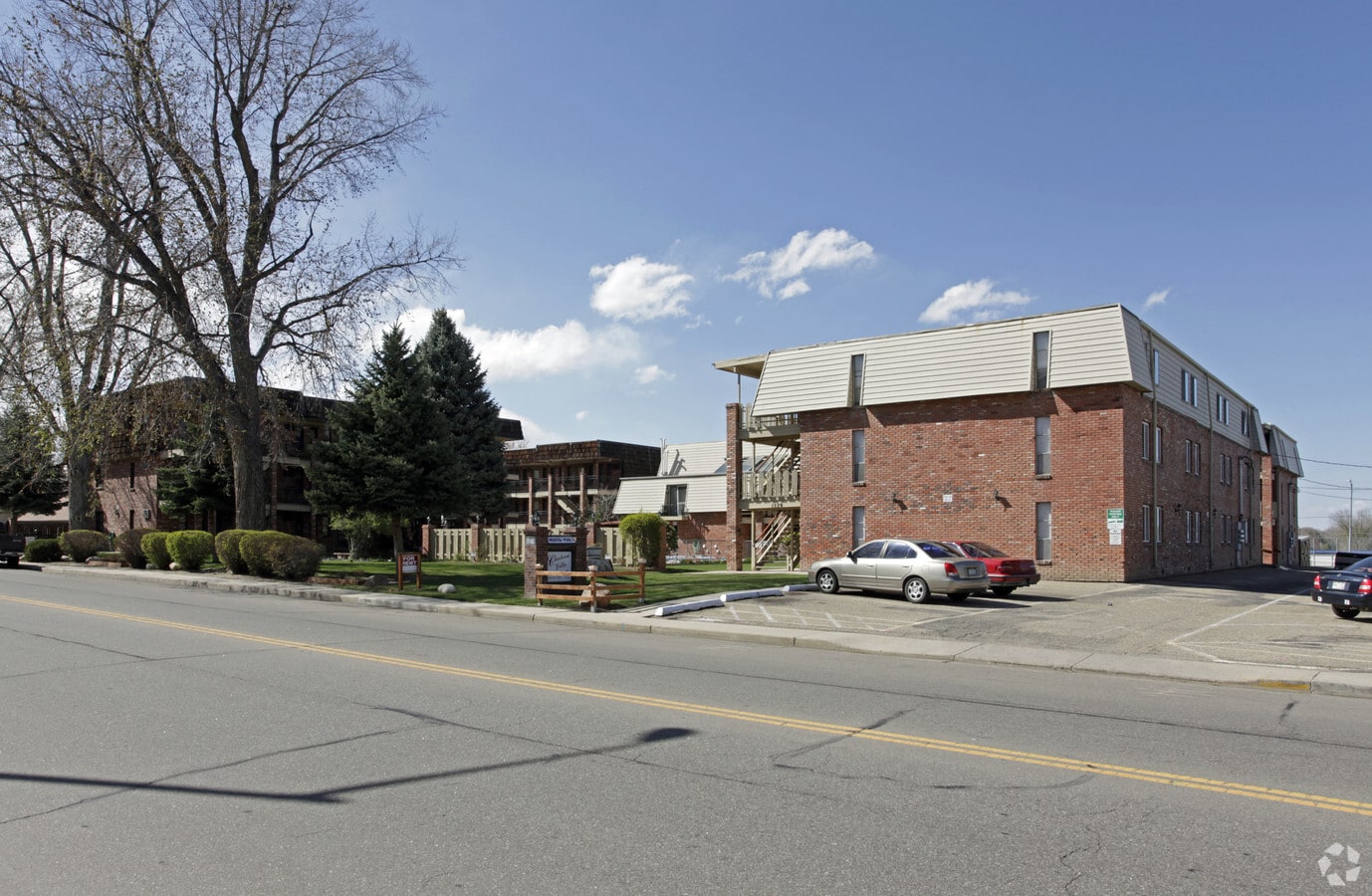 Chateau Villa Apartments - Chateau Villa Apartments