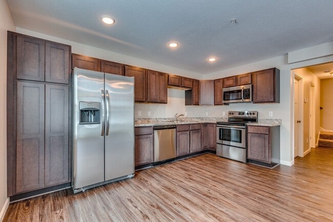 Building Photo - End Unit Town Home avail April 2026 : 3bd2ba2car garage Zimmerman