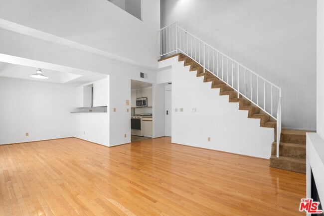 Photo - 607 N Rossmore Ave