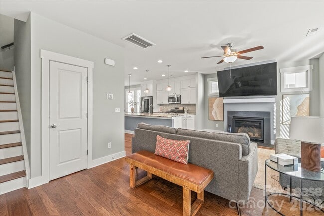 Photo - 554 Amalfi Dr