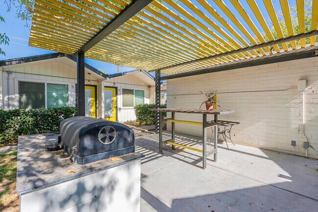 Photo - 2309 S College Ave Unidad 17