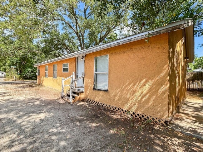 Photo - Spacious Tampa Home for Rent | Great Location & Large Yard! 3bed |2bath