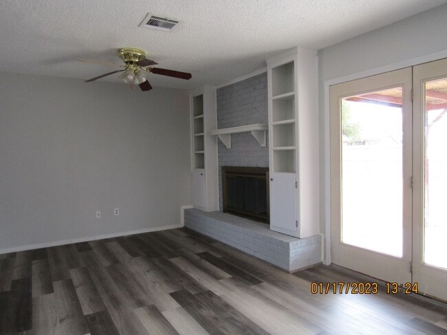 Photo - 7008 NW Kingsbury Ave