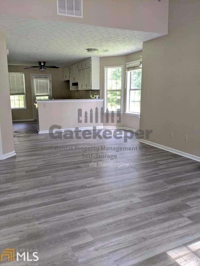 Photo - 681 Senoia Rd Unidad B