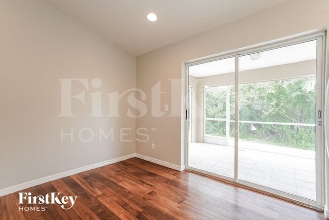 Photo - 187 Patio St