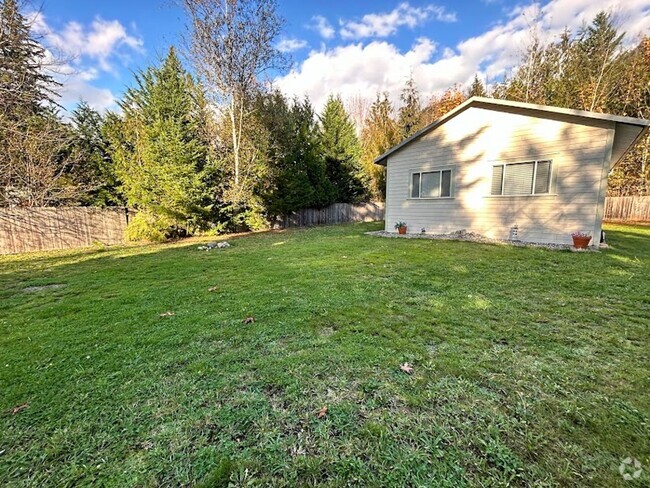 Building Photo - Two Bedroom, 1 Bath Home for Rent in Maple...