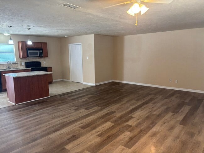 Photo - 474 Sweetbriar Dr