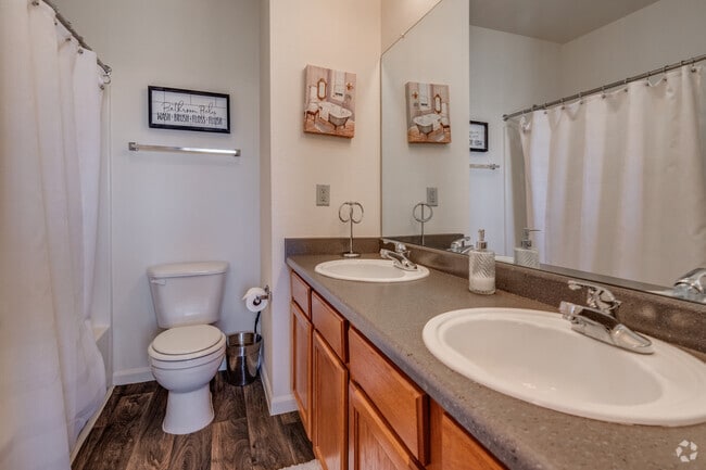 2 BR, 2 BA - 1218 SF