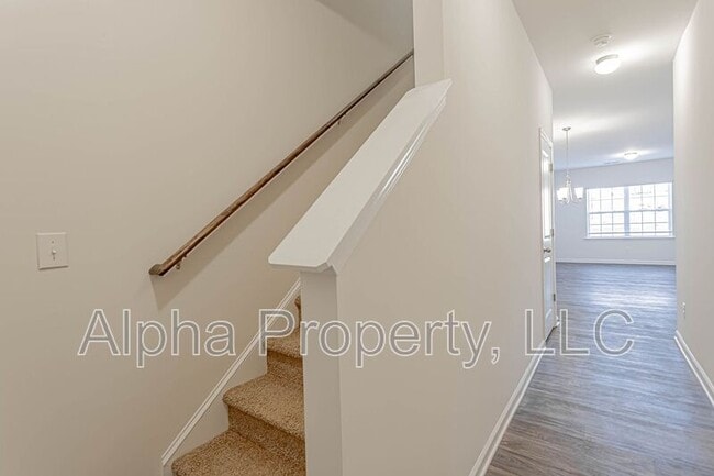 Photo - 30 Moorlyn Ln