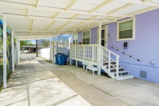 Building Photo - 220 W Davis St Rental