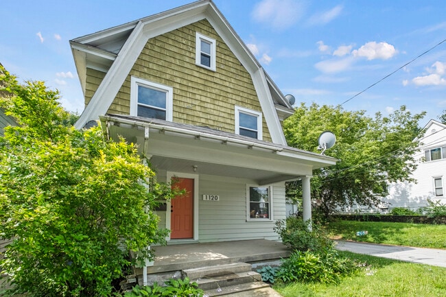 Building Photo - 1120 Fountain St NE Unit Lower