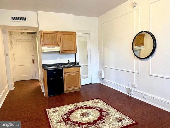 Building Photo - 1324 Locust St Unit 1110