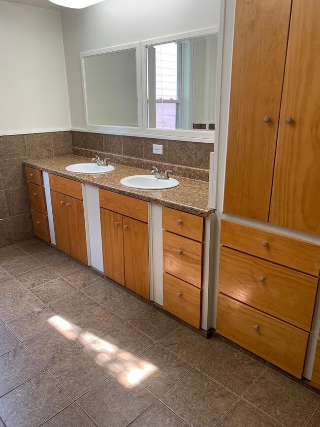 Photo - 928 W 3rd St