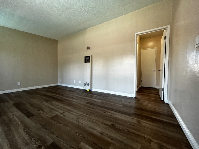 Building Photo - 260 N Oak Ave Unit 11 Rental