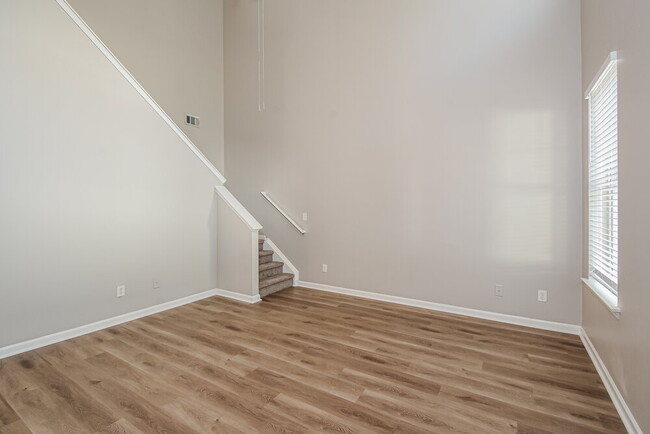 Photo - 202 Oconee Way