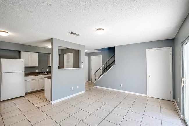 Building Photo - 2215 Mission Hill Dr