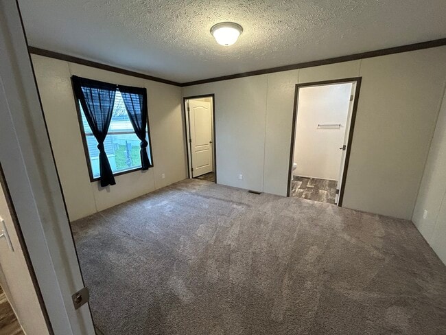 Photo - 666 Oregon St