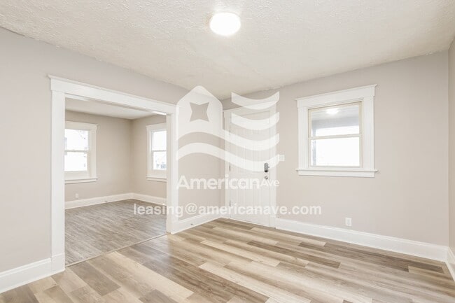 Photo - 1823 Sundale Ave