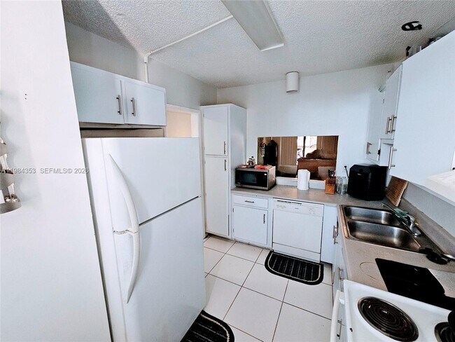 Photo - 8429 Forest Hills Dr Unit 305