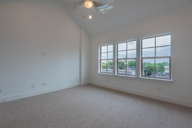 Photo - 4057 Leeland St