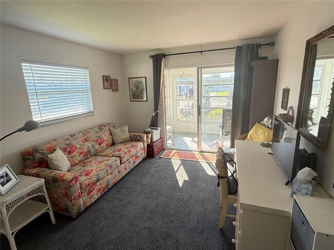 Photo - 205 Andover Pl N Unidad 101