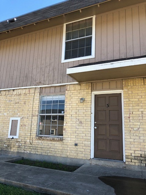Building Photo - 2126 Stella St Unit 3