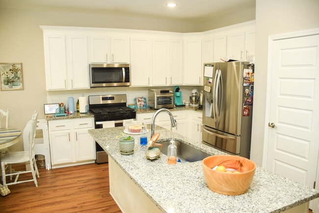 Photo - 108 Canvas Ln