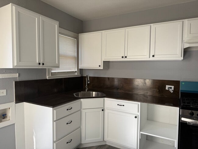 Photo - Freshly updated 3/1 Rental home