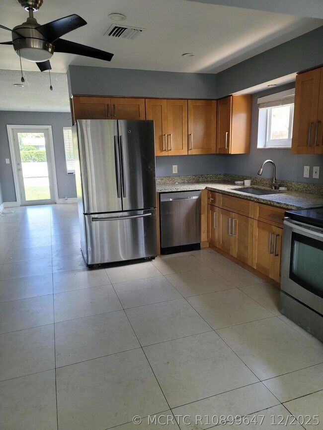 Photo - 451 SE 1st Ave