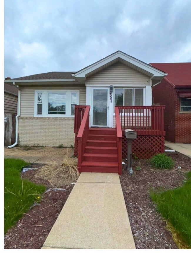 Building Photo - 4 bed, 2.5 bath | 219-777-HOME to schedule a tour today