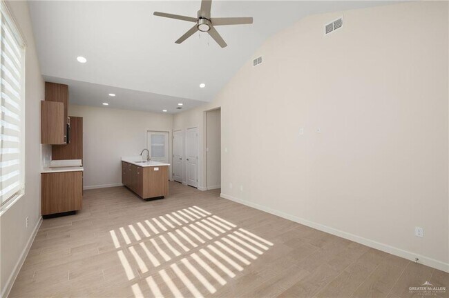 10 Valeria Ln Unit 2