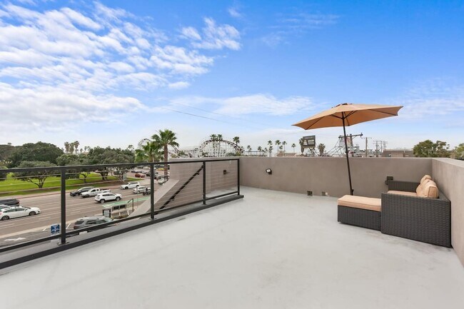 Photo - 825 Island Ct