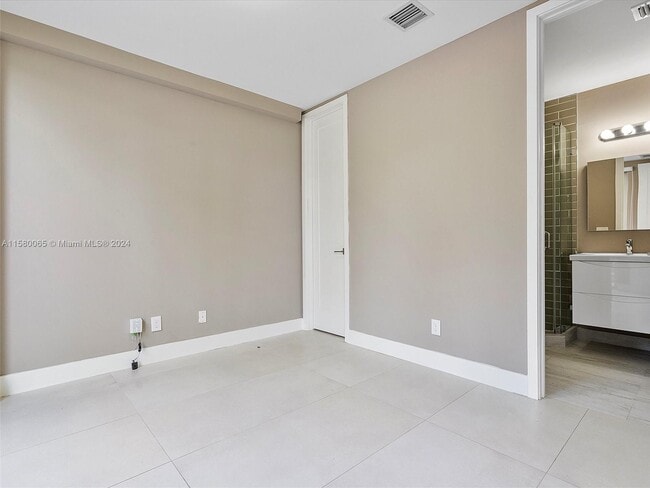 Photo - 628 NE 12th Ave