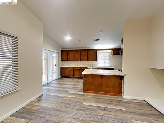 Photo - 1740 Gateway Dr