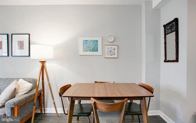 Photo - 1417 Newton St NW Unidad 207