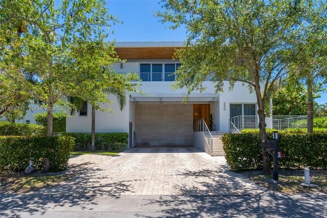 Photo - 230 W McIntyre St