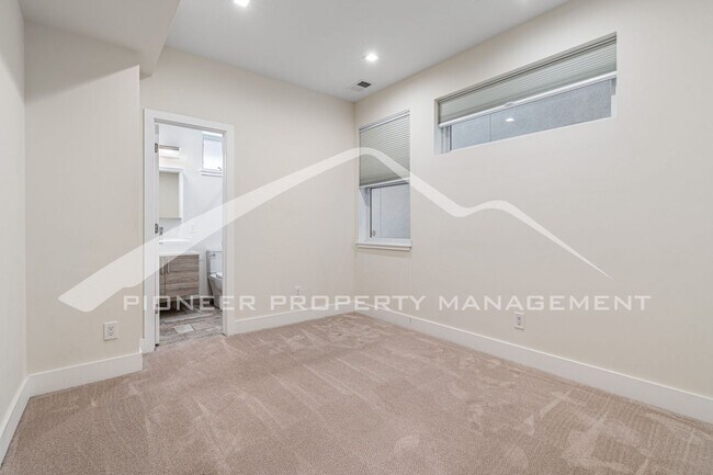 Photo - Spacious Condo with Washer/Dryer and Centr...