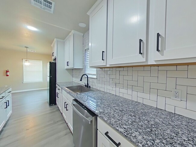 Photo - 1720 NW Cherry Ave