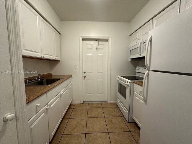 Photo - 1400 NE 56th St Unidad 306