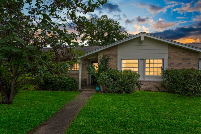 Building Photo - 13163 High Star Dr Rental