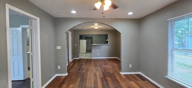 Photo - 3/2 Tampa home  close to Bush Gardens